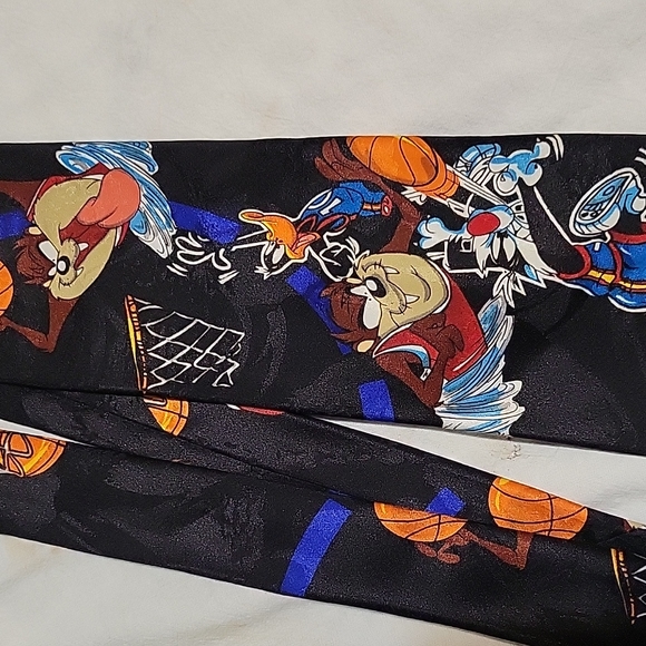 4 Loony Tunes Silk Ties - 1 set - Picture 6 of 6